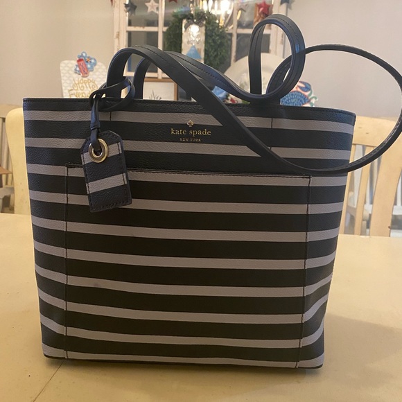 Cute Kate Spade Tote - Picture 1 of 5